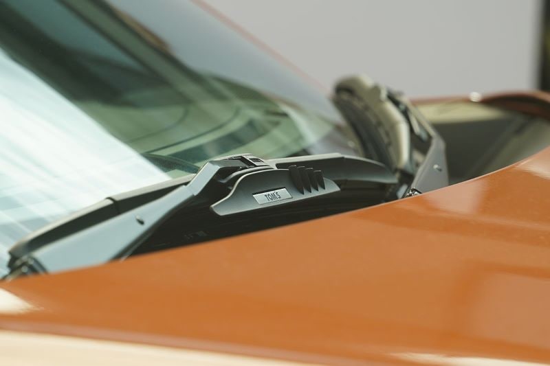 TOM’S Aero Wiper with Wing Deflector – Right-Hand Drive Vehicles Only